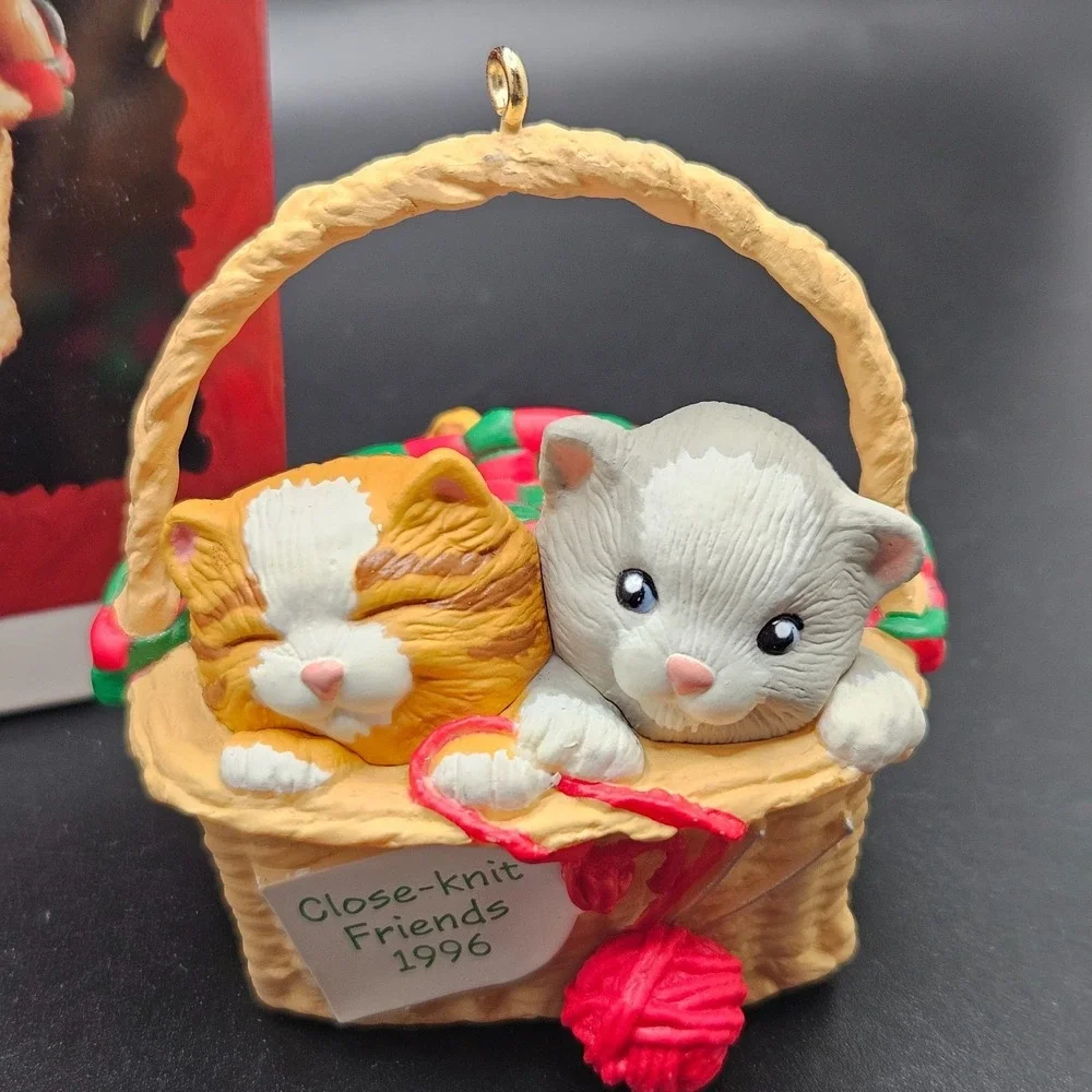 Vintage Hallmark Keepsake Close-Knit Friends 1996 Kitten Cats Basket Ornament